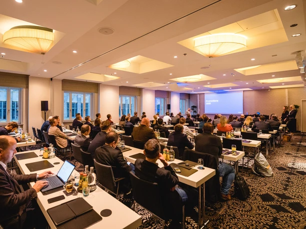 Tagunsraum Kontrabass Posaune im Tagungshotel Steigenberger Icon Grandhotel Handelshof | Leipzig Convention Bureau Tagungsraum Kontrabass Posaune mit parlamentarischer Besthlung im Tagungshotel Steigenberger Icon Grandhotel Handelshof - präsentiert vom Leipzig Convention Bureau