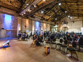 Meeting room Maschinenhalle at the event venue Kunstkraftwerk | Leipzig Convention Bureau Tagungsraum Maschinenhalle in der Eventlocation Kunstkraftwerk – präsentiert vom Leipzig Convention BureauMeeting room Maschinenhalle at the event venue Kunstkraftwerk – presented by the Leipzig Convention BureauKonferenční místnost Maschinenhalle v místě konání akce Kunstkraftwerk - uvádí Lipská kongresová kancelář (Leipzig Convention Bureau)Sala konferencyjna Maschinenhalle w miejscu wydarzenia Kunstkraftwerk - prezentowana przez Leipzig Convention BureauConferentieruimte Maschinenhalle in de evenementenlocatie Kunstkraftwerk - gepresenteerd door het Leipzig Convention BureauSala conferenze Maschinenhalle nella sede dell'evento Kunstkraftwerk - presentata dall'Ufficio Congressi di Lipsia