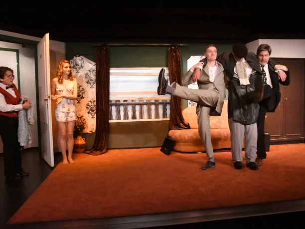 Szene aus „Allens ut de Reeg“ © Theater am Meer