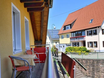 Balkon Ferienwohnung Braunkehlchen mit Blick zum Spielplatz
