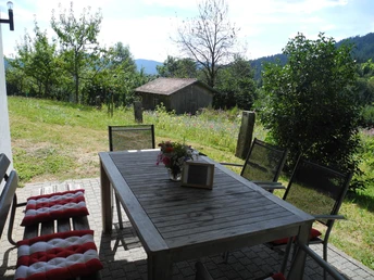 Grosszügige Terrasse der Fewo "Hennehisli"