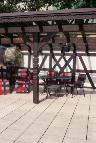 Terrasse mit überdachtem Sitzplatz