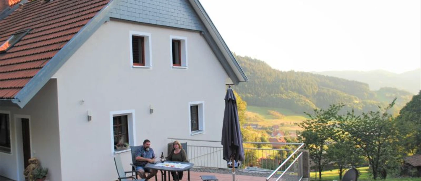 Ferienhaus Roland Fischer mit Terrasse und Talblick