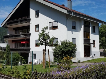 Hausansicht v. hinten und seitlich