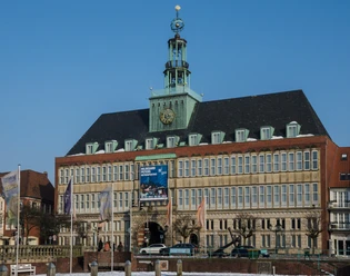 ostfriesische-landesmuseum_sandra-langenbach View of the East Frisian State Museum from the Ratsdelft
