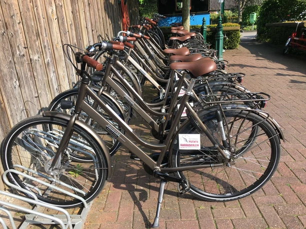 fahrradstation-hotel-amsterdam