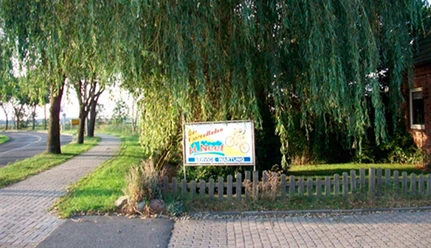 neef Schild des Fahrradladen Hinderk Neef in Twixlum