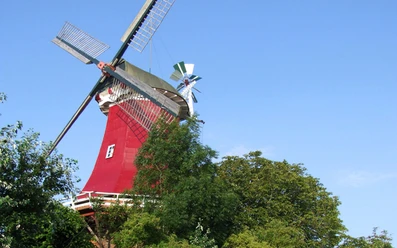 Pictured here is the red Greetsiel twin mill.