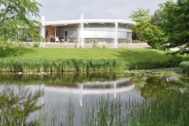 Park-der-Gaerten-Pavillon-aussen-heiraten-Bad-Zwischenahn.jpg