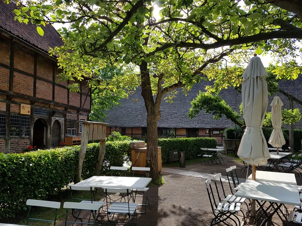 bauernhaus-im-hintergrund-vom-spieker