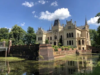 Das Bild zeigt die Außenansicht von der Schloss Evenburg The picture shows the exterior view of Evenburg CastleBilledet viser den udvendige udsigt over Evenburg SlotDe foto toont het buitenaanzicht van kasteel Evenburg