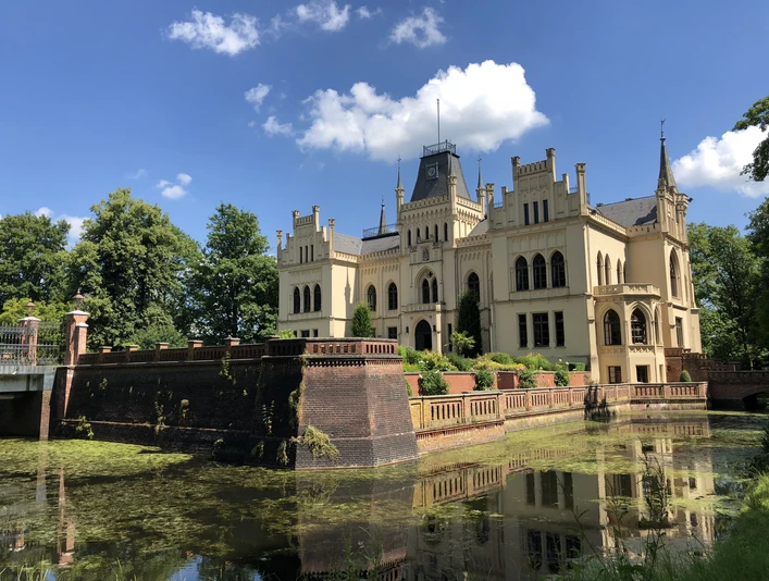 Schloss Evenburg Das Bild zeigt die Außenansicht von der Schloss Evenburg The picture shows the exterior view of Evenburg CastleBilledet viser den udvendige udsigt over Evenburg SlotDe foto toont het buitenaanzicht van kasteel Evenburg