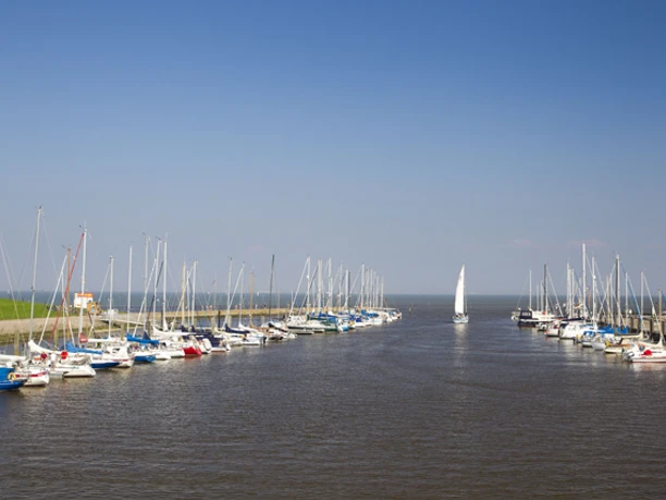 Nordsee_Wangerland_Horumersiel_Hafen.jpg