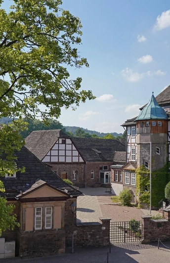 hx-amtsgericht-thomashampel Ansicht des Uffelnschen Hofes, heute Amtsgericht, in Höxter.View of the Uffelnschen Hof, today the district court, in Höxter.