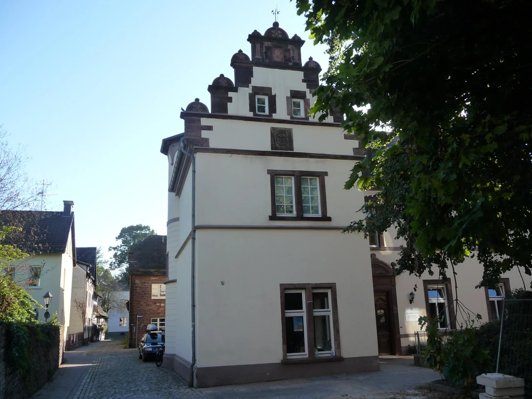 Falkenbergscher Hof in Höxter, Haus mit Sandstein- Stilelementen der WeserrenaissanceFalkenbergscher Hof in Höxter