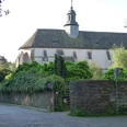 marienkirche_stephanberg Marienkirche mit alter Klostermauer und Baumbestand