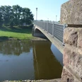 hx-weserbruecke-stephanberg Weserbrücke mit Weser, im Vordergrund Steinpfeiler der Weserbrücke