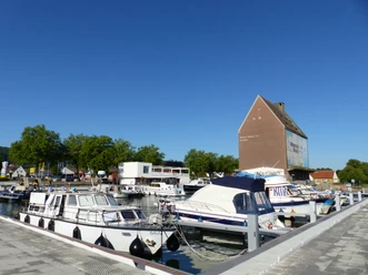 Boten in de haven Marina in Bad Essen
