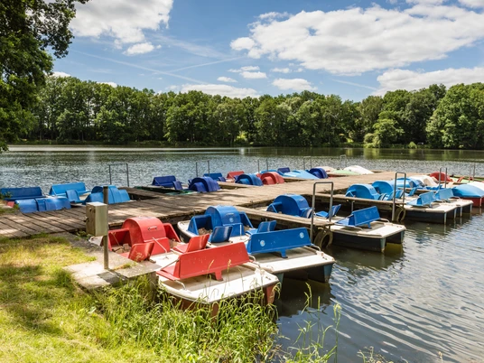 Lopausee mit Treetbooten Treetboote auf dem Lopausee Treet boats on Lake LopauseeTræbåde på Lopausee-søenTreet boten op het Lopausee meer