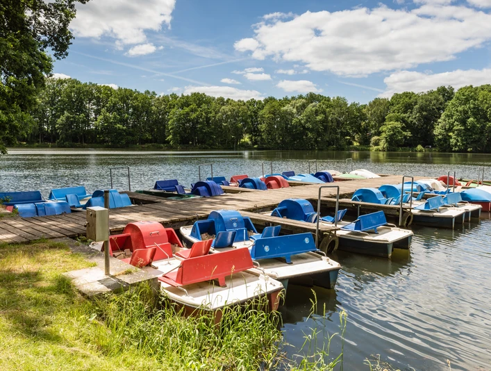 Lopausee mit Treetbooten Treetboote auf dem Lopausee