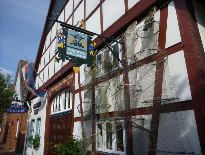 Außenansicht Steinhuder Museen Das Bild zeigt die Fassade des Steinhuder Museums mit einem traditionellen Fachwerkhaus.The picture shows the facade of the Steinhuder Museum with a traditional half-timbered house.Billedet viser Steinhuder Museums facade med et traditionelt bindingsværkshus.De foto toont de gevel van het Steinhuder Museum met een traditioneel vakwerkhuis.