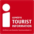 Mediendatei Rotes Tourist-Information-Symbol mit Text "Geprüfte Tourist Information, zertifiziert vom DTV e.V.".