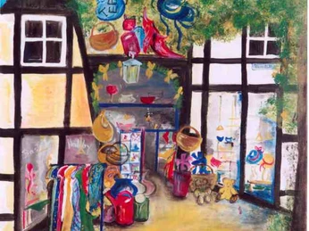 Farbintensives Fachwerkhaus mit buntem Schaufenster. Bekleidung und Haushaltswaren an der Front.