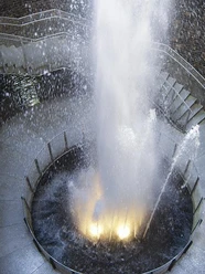 Blick in den Wasserkrater auf dem Gelände der Aqua Magica