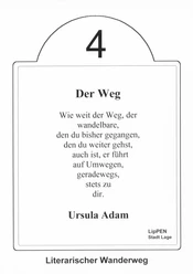 Lesestation 4 auf dem Literarischen Wanderweg zeigt ein Zitat von Ursula Adam über Lebenswege.