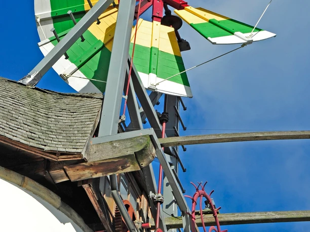 Das Bild zeigt das Windrad der Stemmer Mühle.