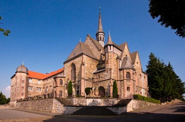 Syrisch-orthodoxes Kloster St. Jakob von Sarug Das Syrisch-orthodoxe Kloster St. Jakob von Sarug beeindruckt mit gotischem Baustil und ruhiger Lage.