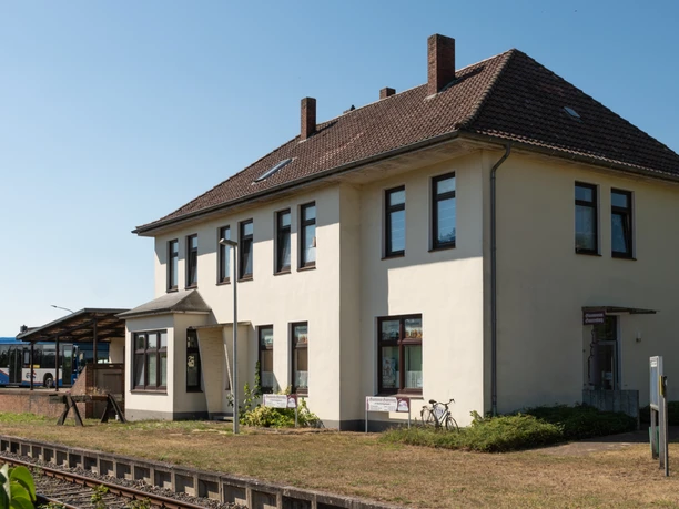 Das Glasmuseum im Vogeler Bahnhof Gnarrenburg Sitz des Glasmuseums, der Vogeler-Bahnhof Gnarrenburg