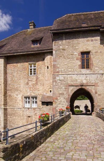 Burg Dringenberg Burg Dringenberg von außen.