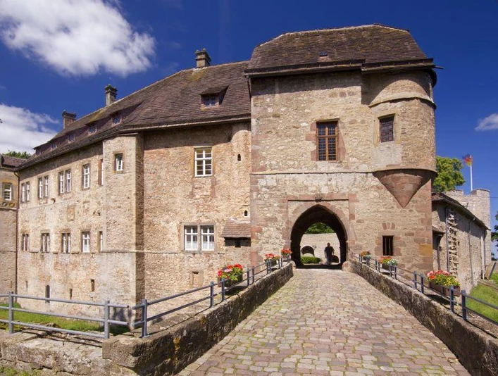 Burg Dringenberg Burg Dringenberg von außen.