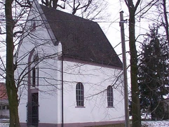 Lindenkapelle Bad Lippspringe Die Lindenkapelle in Bad Lippspringe, von Bäumen umgeben, präsentiert sich im winterlichen Gewand.