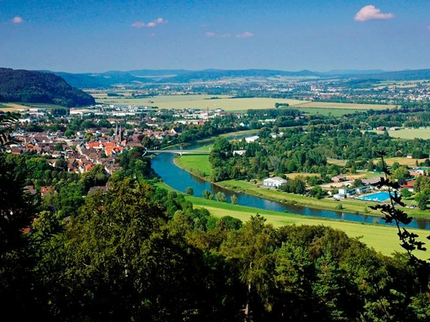 Blick über Höxter und das Wesertal