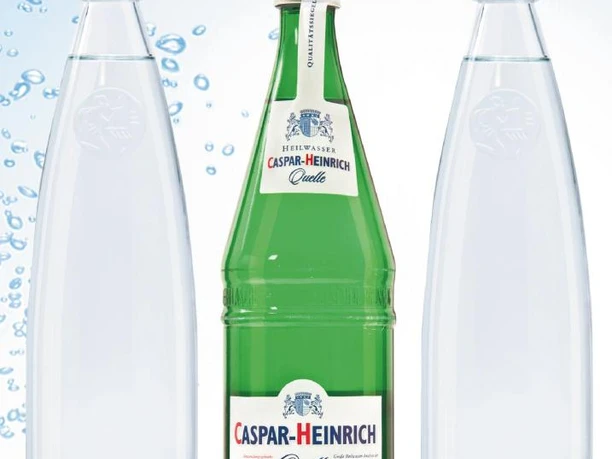 Drei Mineralwasserflaschen mit den Marken Bad Driburger Classic und Caspar-Heinrich Quelle.
