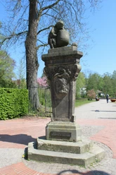 Simon-August Denkmal