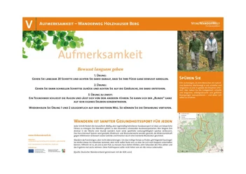 VitalWanderWelt - Wanderung Holzhauser Berg - Aufmerksamkeit Wanderweg Holzhauser Berg: Infotafel zur Achtsamkeit beim Gehen und sanften Gesundheitssport.
