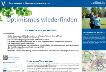 VitalWanderWeg Wanderweg Moormeile - Optimismus wiederfinden Plakat am VitalWanderWeg Moormeile, das Yoga-Übungen für mehr Bewusstsein erklärt.