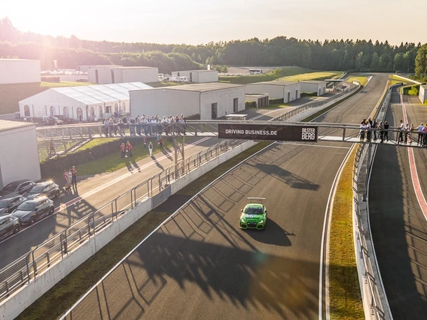 Bilster Berg - Start-Ziel Vogelperspektive von der Start und Ziel Linie Bilster Berg.