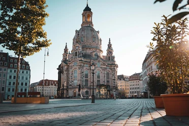 Neumarkt-mit-Frauenkirche.jpg