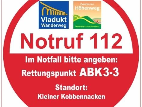 Runder Rettungspunkt-Aufkleber für den Viadukt-Wanderweg, Notrufnummer 112, Position Kleiner Kobbennacken.