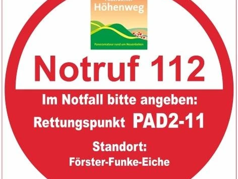 Rettungspunkt PAD2-11: Förster-Funke-Eiche Rettungspunkt PAD2-11 an der Förster-Funke-Eiche für Notfälle am Paderborner Höhenweg.
