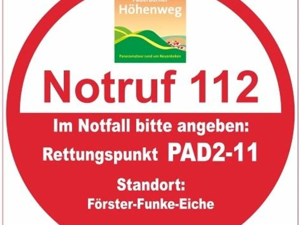 Rettungspunkt PAD2-11: Förster-Funke-Eiche Rettungspunkt PAD2-11 an der Förster-Funke-Eiche für Notfälle am Paderborner Höhenweg.