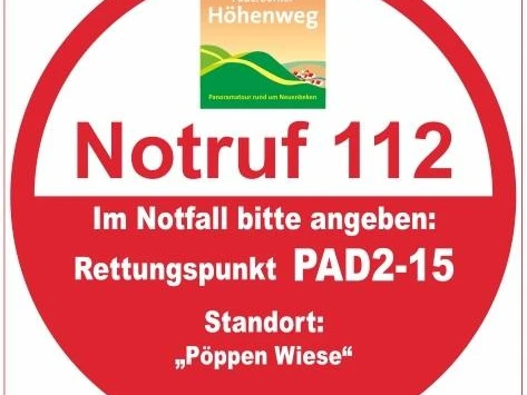Notrufzeichen Rettungspunkt PAD2-15 mit Standort „Pöppen Wiese“ am Paderborner Höhenweg.
