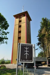 Lattbergturm bei Entrup Lattbergturm bei Entrup, ein rekonstruierter optischer Telegrafenturm Preußens, umgeben von Wald.
