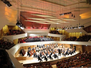 Kulturpalast-Dresden-philharmonie.jpg