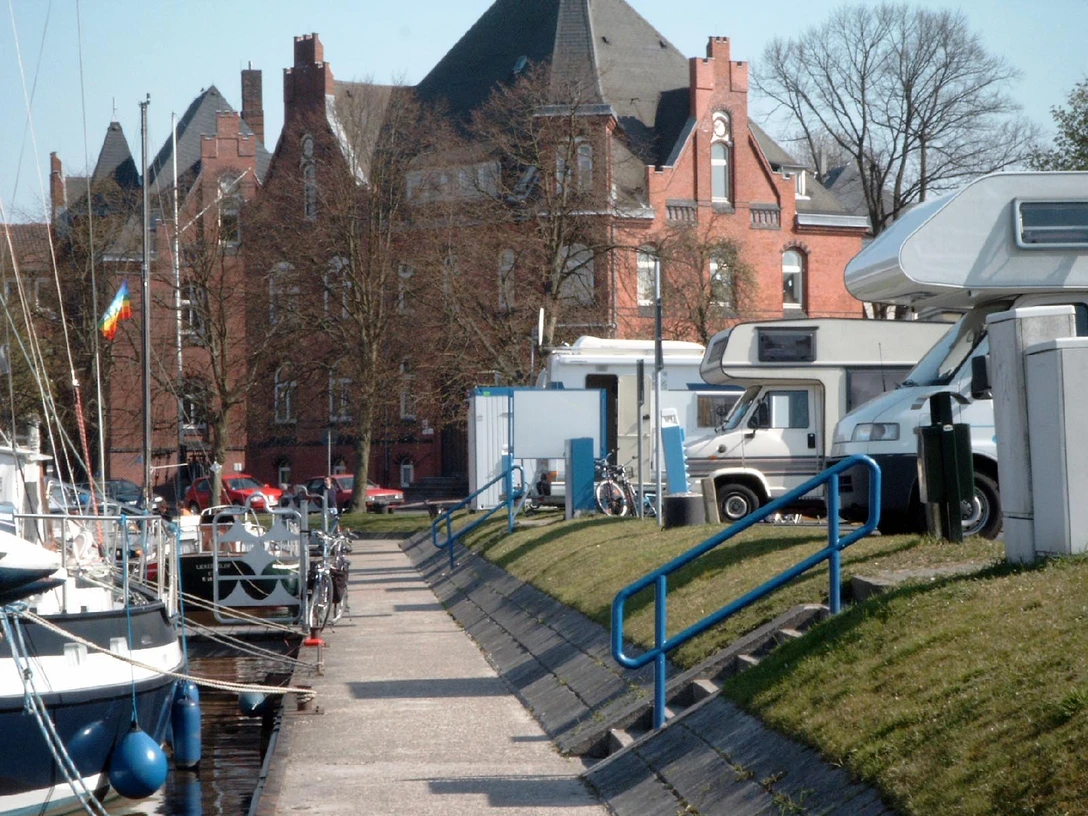 wohnmobil2 Wohnmobilstellplatz am Binnenhafen