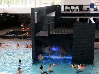 Badeszene im Attraktionsbecken im Sport- und Freizeitbad Allerwelle in Gifhorn
